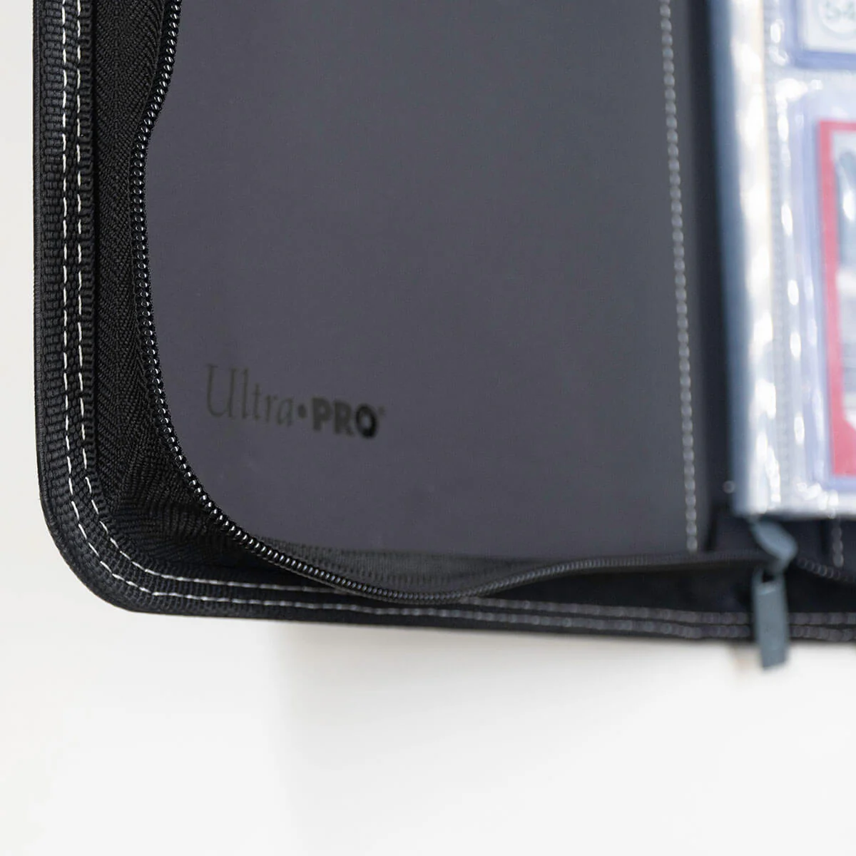 4-Pocket TOPLOADER® Zippered Premium PRO-BINDER® - Image 14